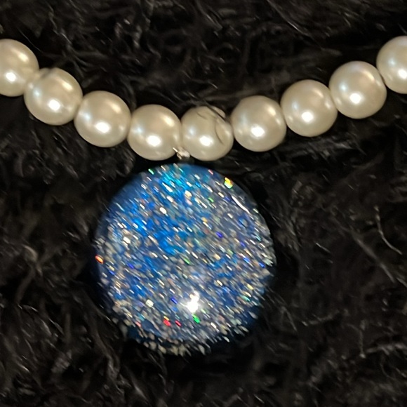 Blue Glittery Marble Glass & Stretch Faux Pearls Hand Design Necklace - Picture 3 of 17